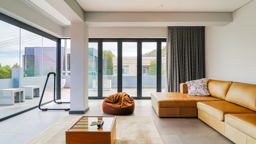 To Let 5 Bedroom Property for Rent in Fresnaye Western Cape